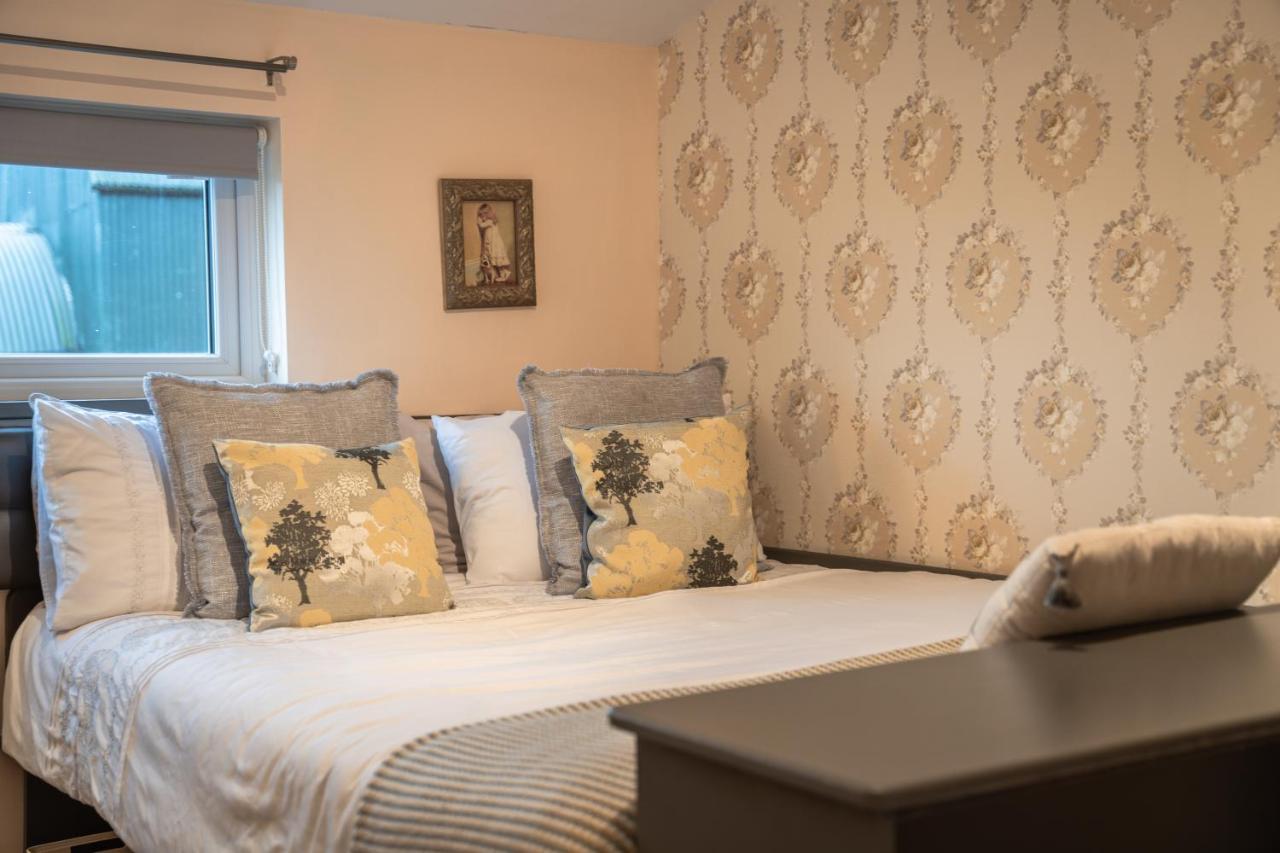 Greenvale Cabins Forkhill Экстерьер фото
